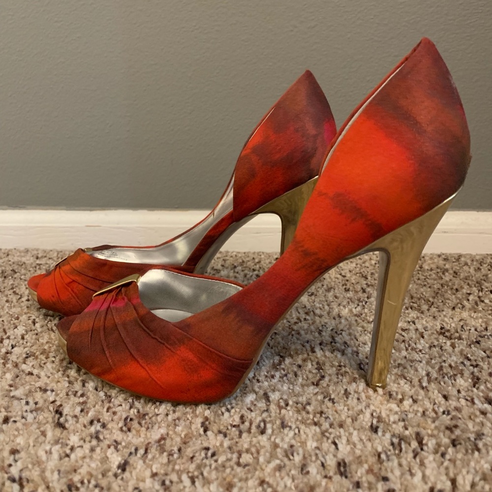 Jessica Simpson Peep-toe heel